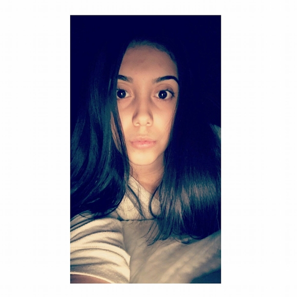 Meet your Posher, Abril - Picture 1 of 1